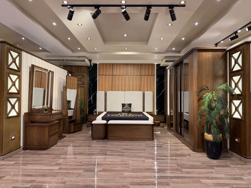 [10EVXKPebu305tQXEl_LaR6E9WnpDre6g] Mahogany Bedroom