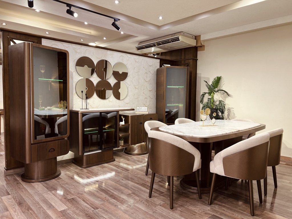 [1eRiMU3DIvcsTlNp3AAuu6B1edJCfh_gU] Audi Dining Set